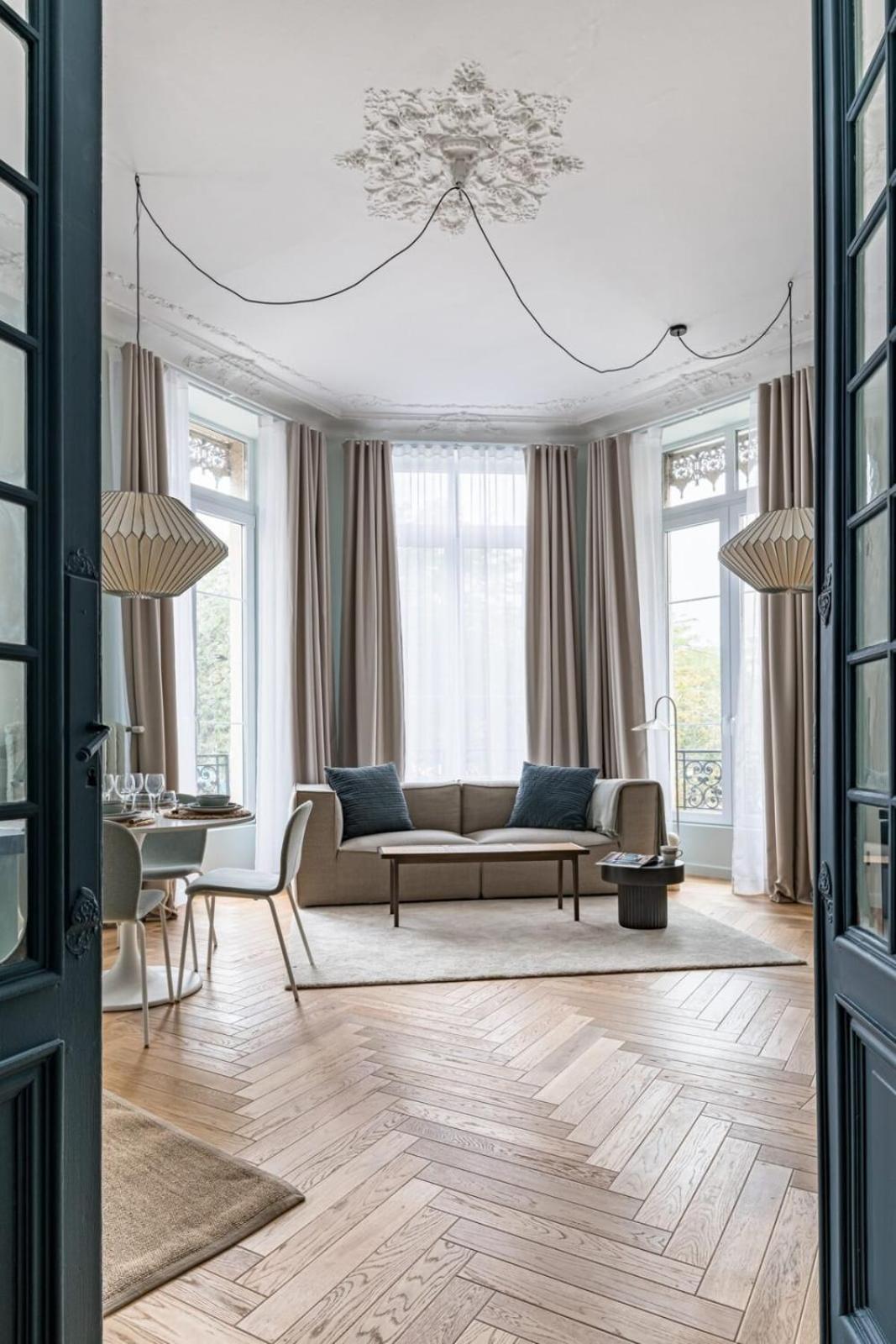 Beige Hospitalite - Gisele - Ultralux Balneo - Neuf 2 Chambres Сент-Этьен Экстерьер фото